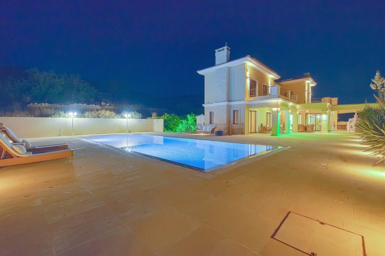 5 Bedroom House for Sale in Pegeia, Paphos District