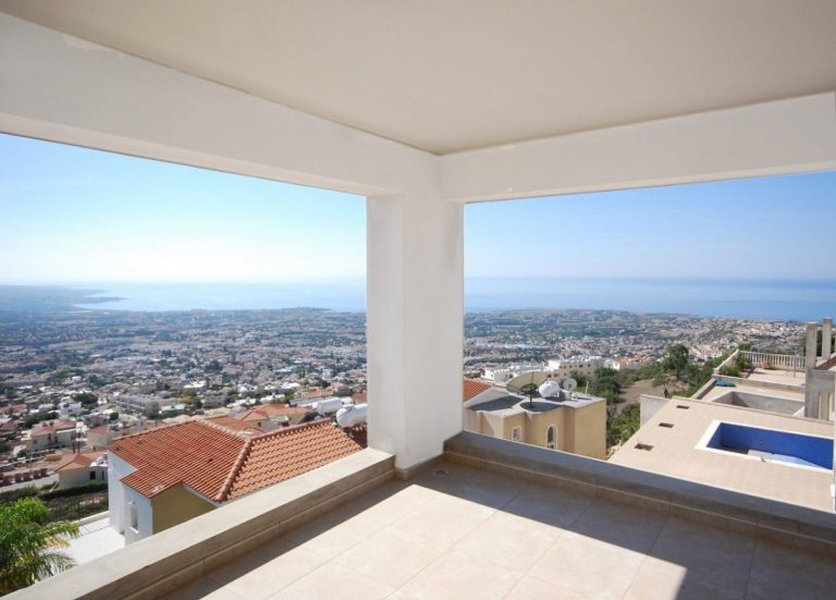 5 Bedroom House for Sale in Peyia, Paphos District