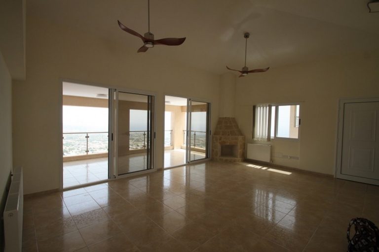 5 Bedroom House for Sale in Peyia, Paphos District