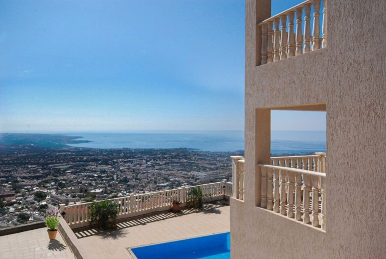 5 Bedroom House for Sale in Peyia, Paphos District