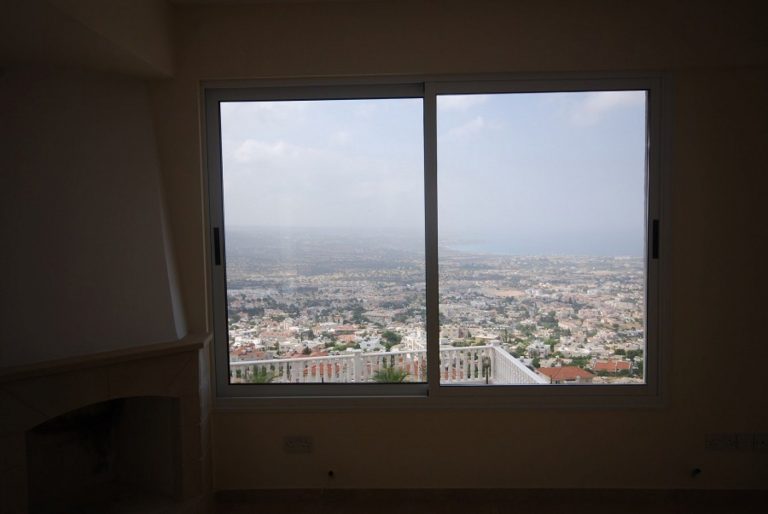 5 Bedroom House for Sale in Peyia, Paphos District