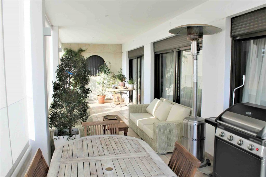 4 Bedroom Apartment for Sale in Agioi Omologites, Nicosia District