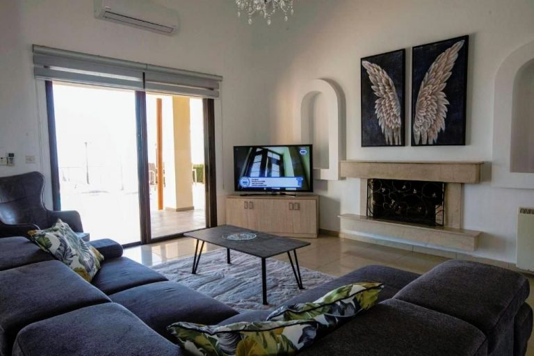 6+ Bedroom House for Sale in Kathikas, Paphos District