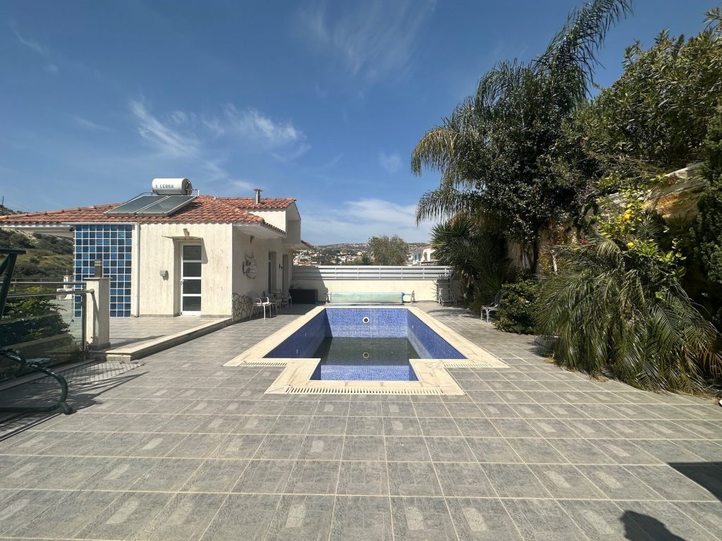 4 Bedroom House for Sale in Agios Tychonas, Limassol District