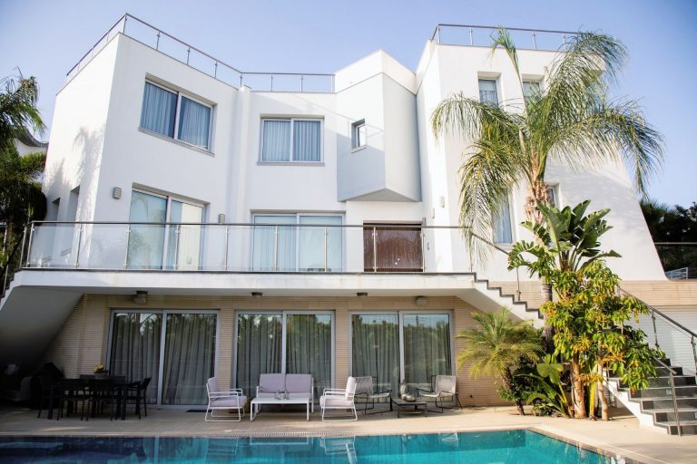 5 Bedroom House for Sale in Agios Tychonas, Limassol District