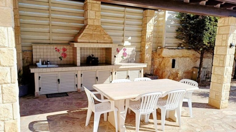 5 Bedroom House for Rent in Sea Caves, Paphos District