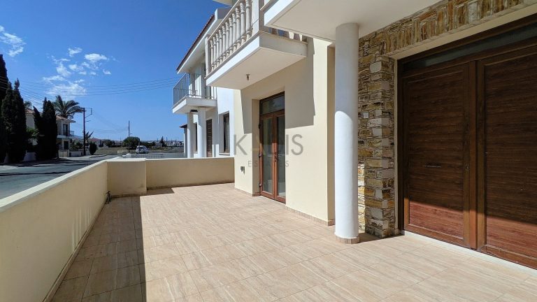 Cheap Houses and Villas for Sale Larnaca up to 300000 euro