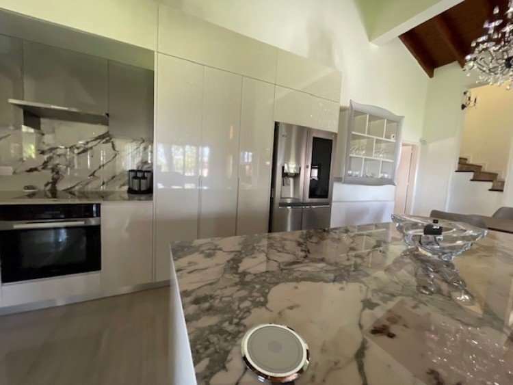 5 Bedroom House for Rent in Moniatis, Limassol District
