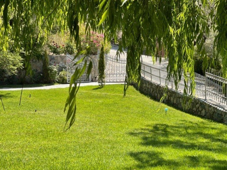 5 Bedroom House for Rent in Moniatis, Limassol District