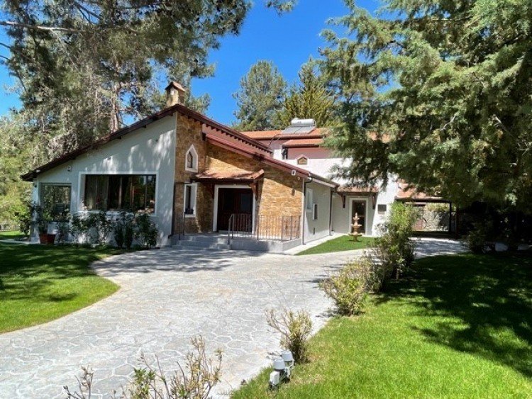5 Bedroom House for Rent in Moniatis, Limassol District