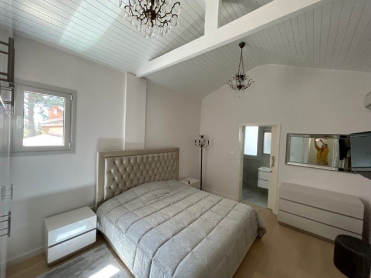 5 Bedroom House for Rent in Moniatis, Limassol District
