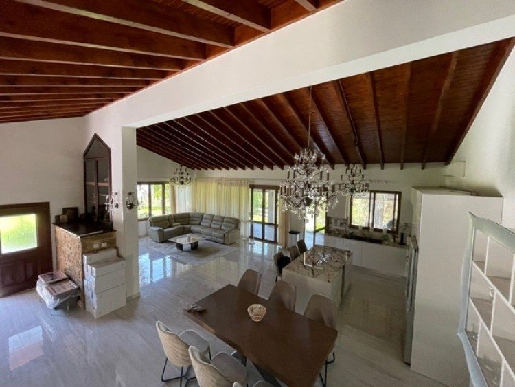 5 Bedroom House for Rent in Moniatis, Limassol District