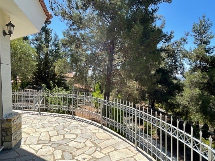 5 Bedroom House for Rent in Moniatis, Limassol District