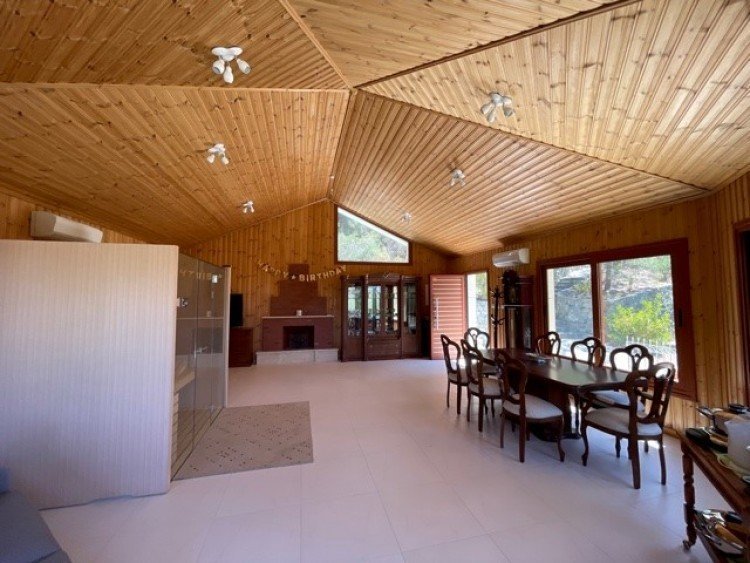 5 Bedroom House for Rent in Moniatis, Limassol District