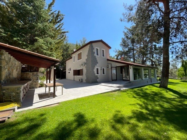 5 Bedroom House for Rent in Moniatis, Limassol District