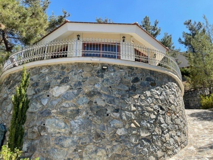 5 Bedroom House for Rent in Moniatis, Limassol District
