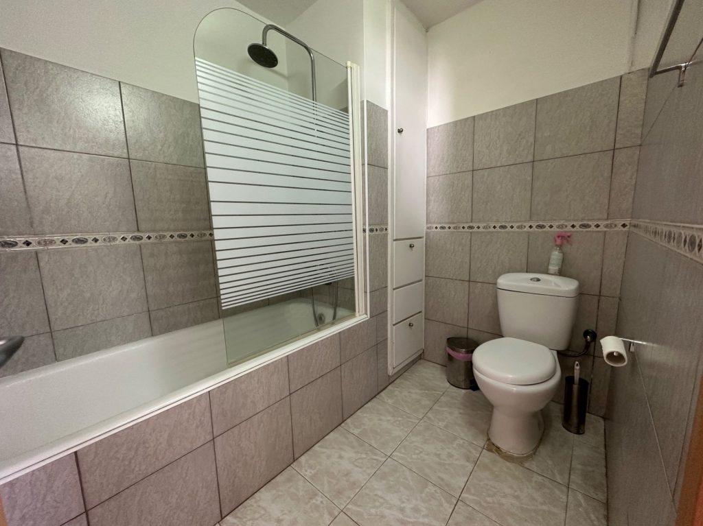 100m² Office for Rent in Limassol District