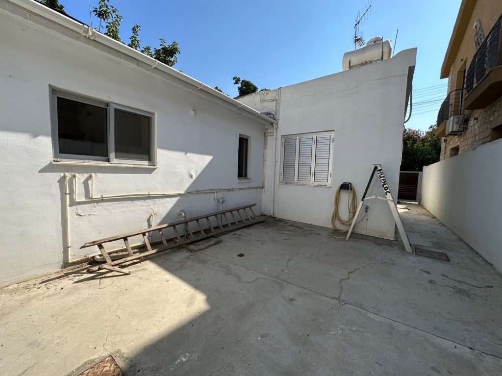100m² Office for Rent in Limassol District