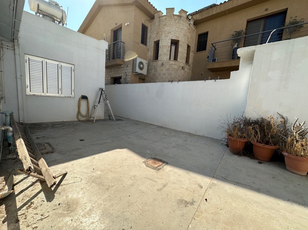 100m² Office for Rent in Limassol District