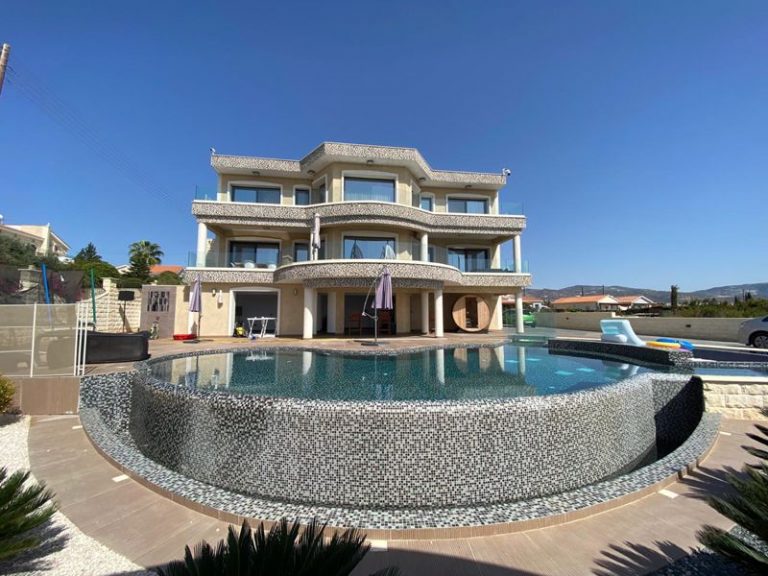 3 Bedroom House for Sale in Sea Caves, Paphos District