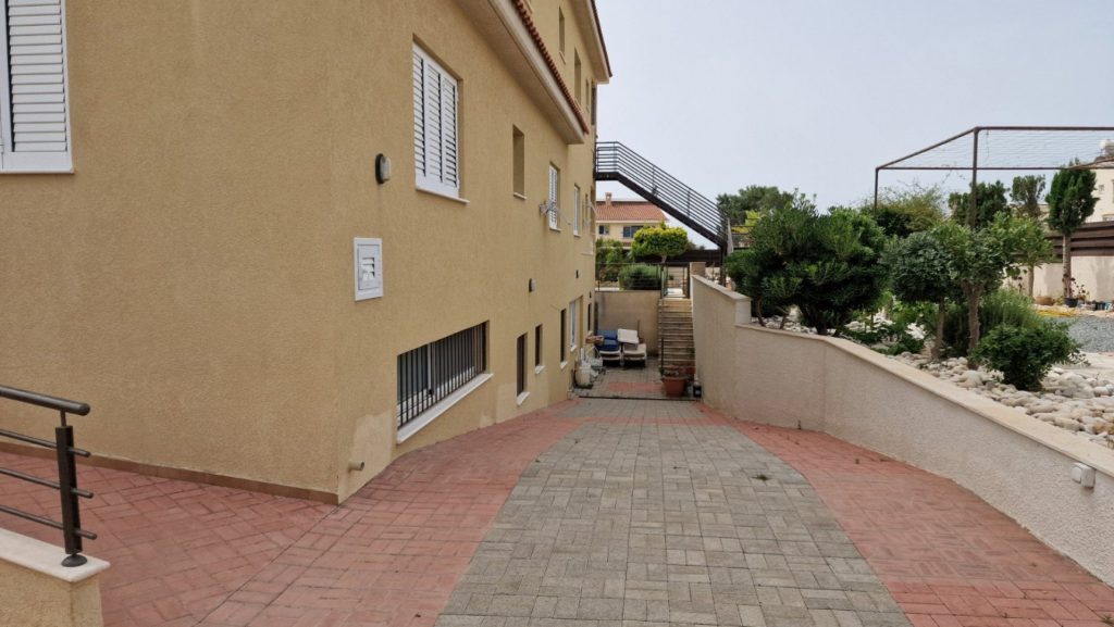 6+ Bedroom House for Rent in Kolossi, Limassol District