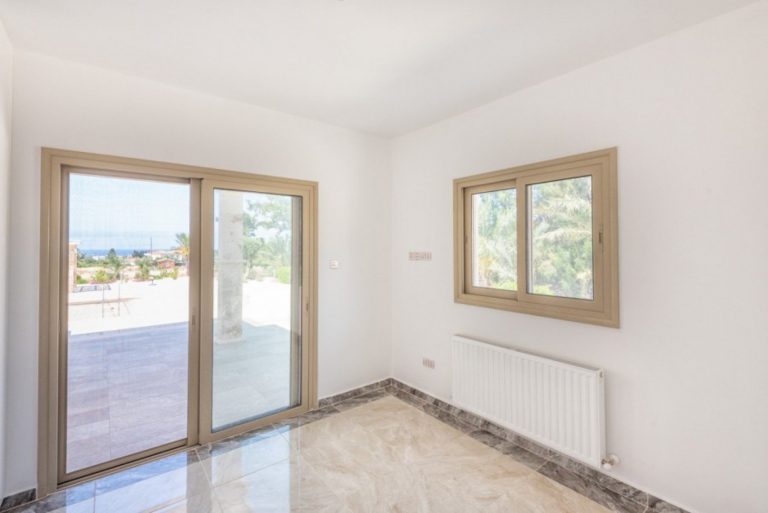 4 Bedroom House for Sale in Peyia, Paphos District