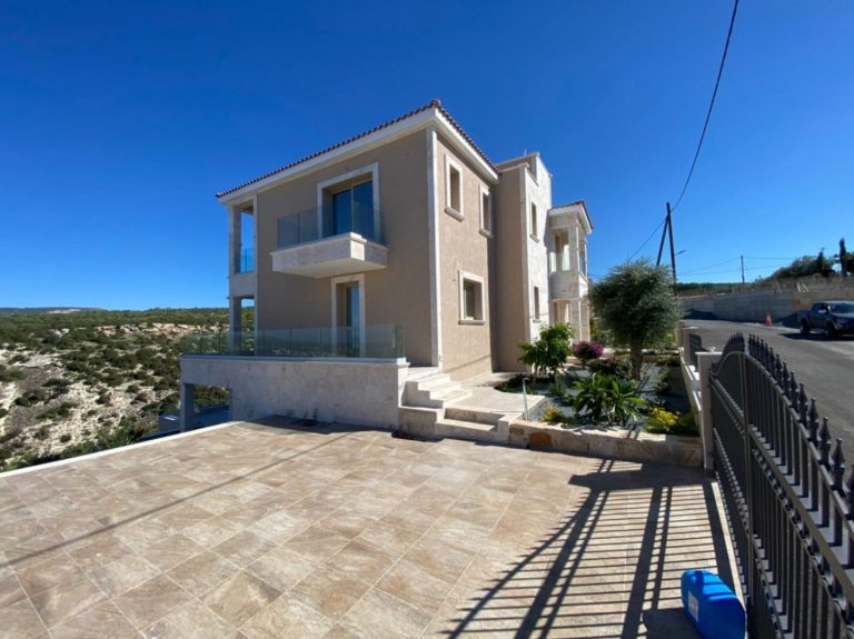 6+ Bedroom House for Sale in Peyia, Paphos District