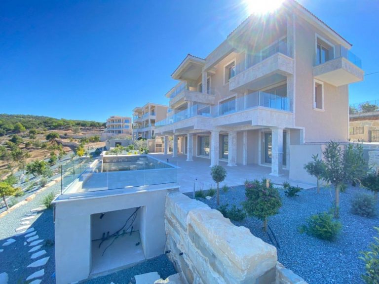 6+ Bedroom House for Sale in Peyia, Paphos District