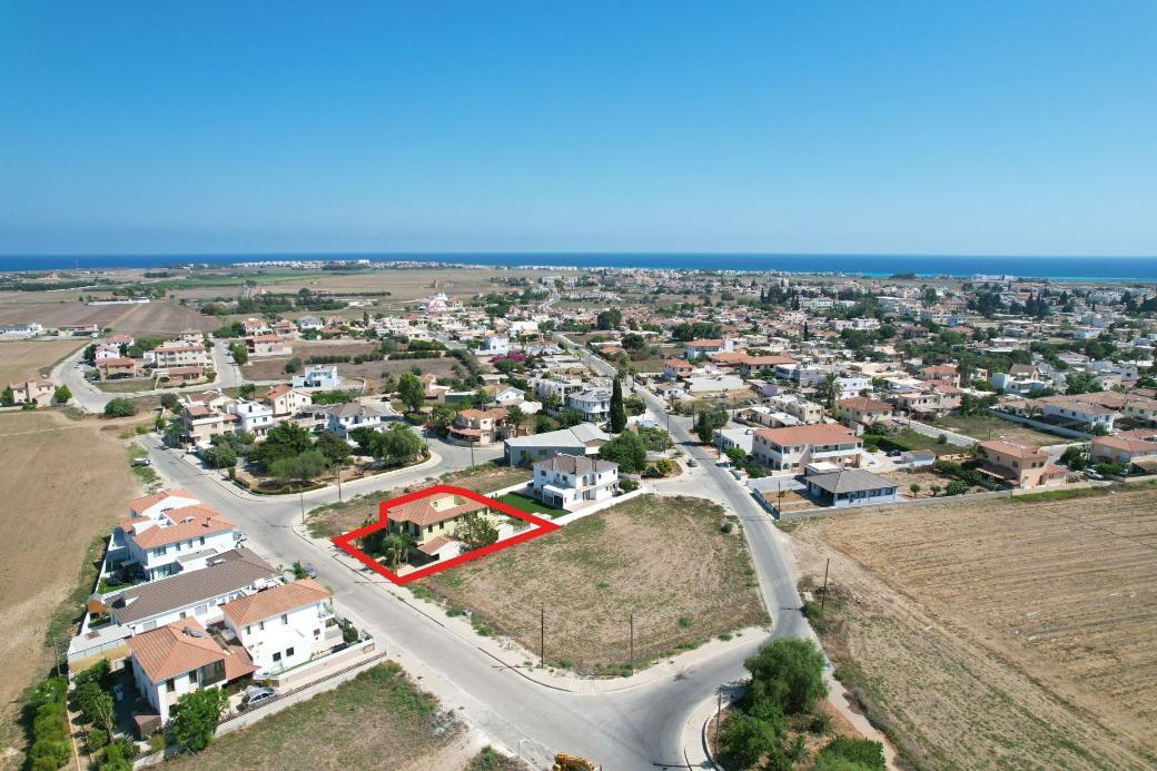 4 Bedroom House for Sale in Pyrga Larnakas, Larnaca District