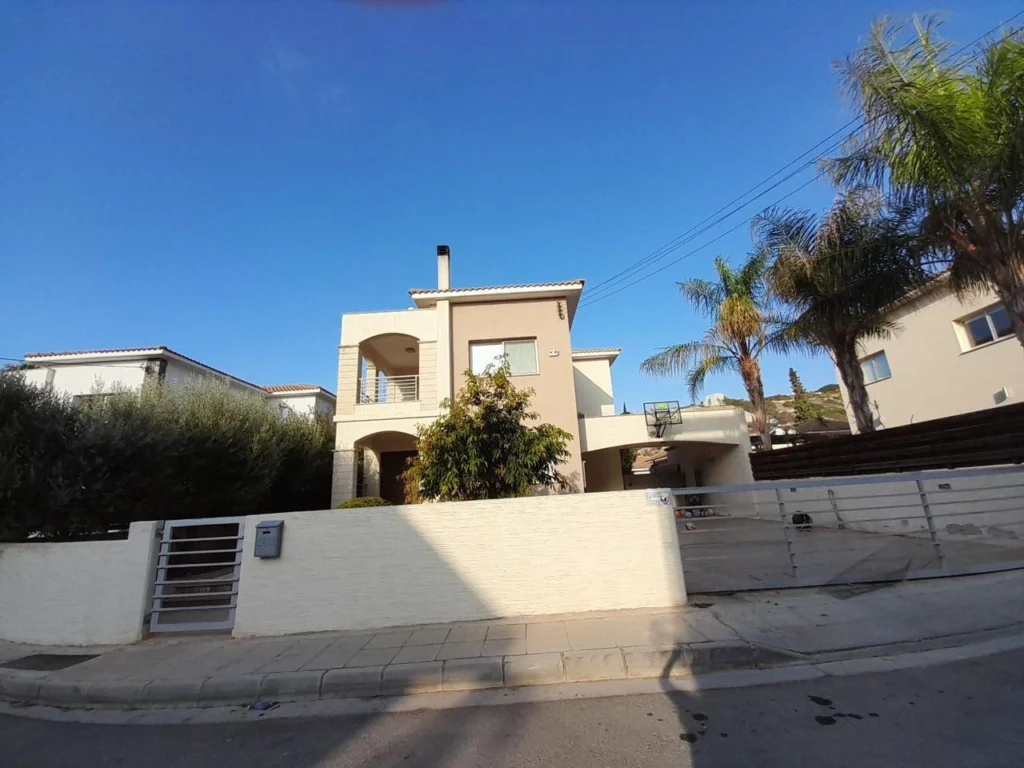 5 Bedroom House for Sale in Agios Tychonas, Limassol District