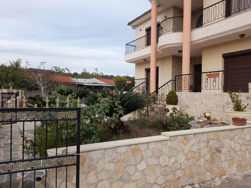 6+ Bedroom House for Sale in Limnatis, Limassol District