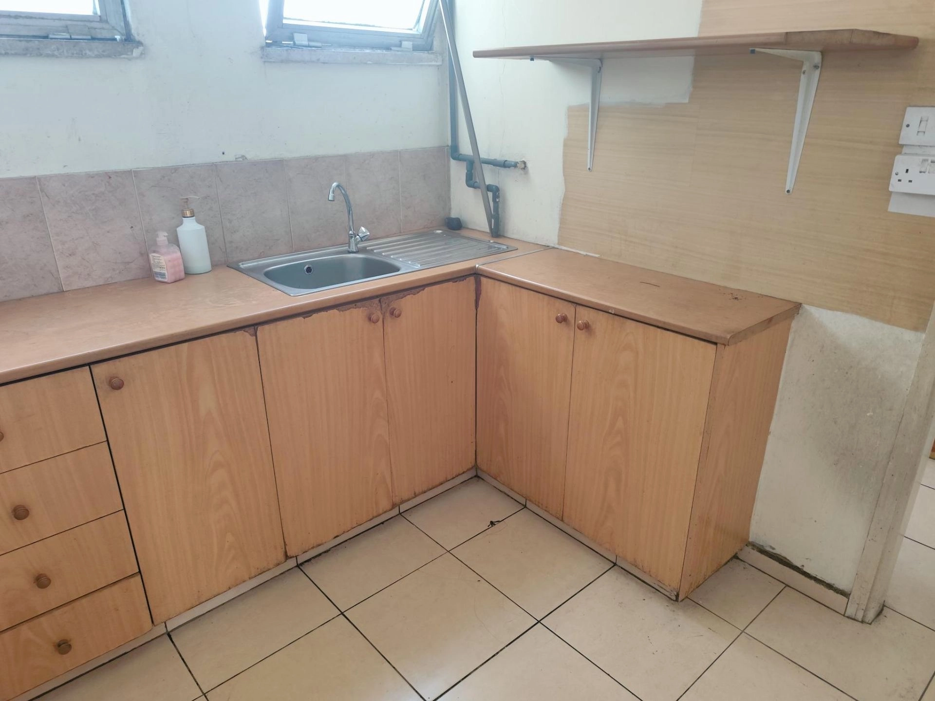 100m² Office for Rent in Limassol District