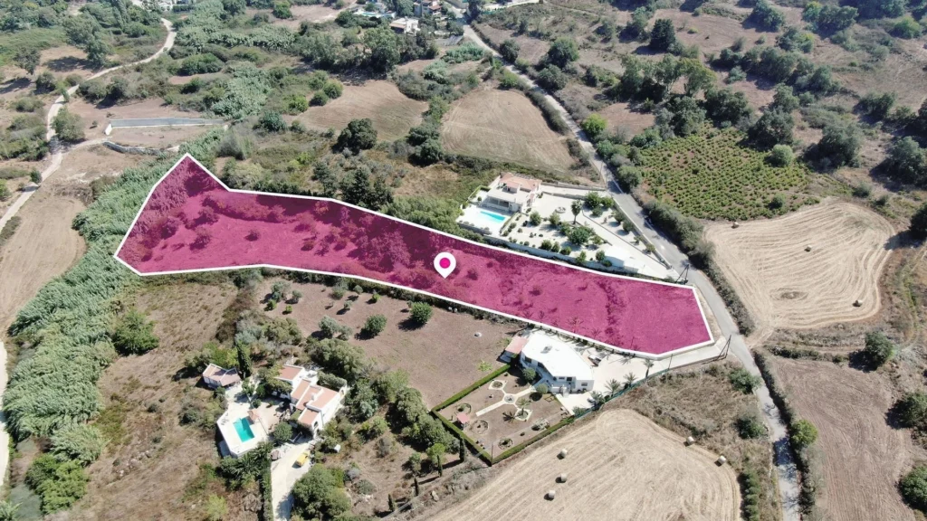 8,362m² Plot for Sale in Paphos District