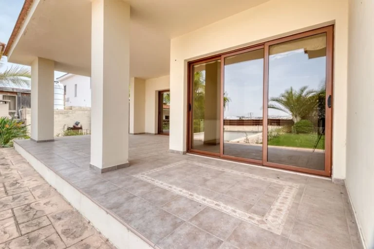 5 Bedroom House for Sale in Aradippou, Larnaca District