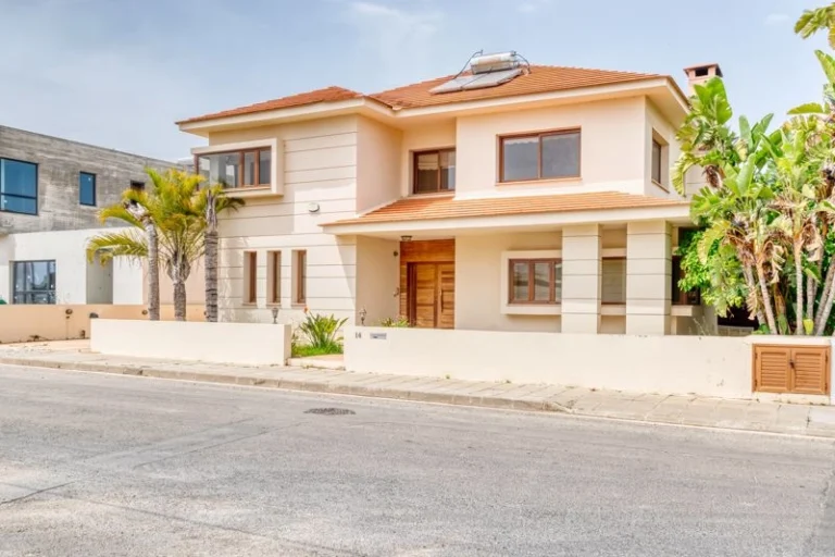 5 Bedroom Villa for Sale in Aradippou, Larnaca District