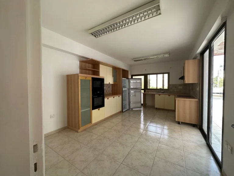 3 Bedroom Apartment for Sale in Limassol – Mesa Geitonia