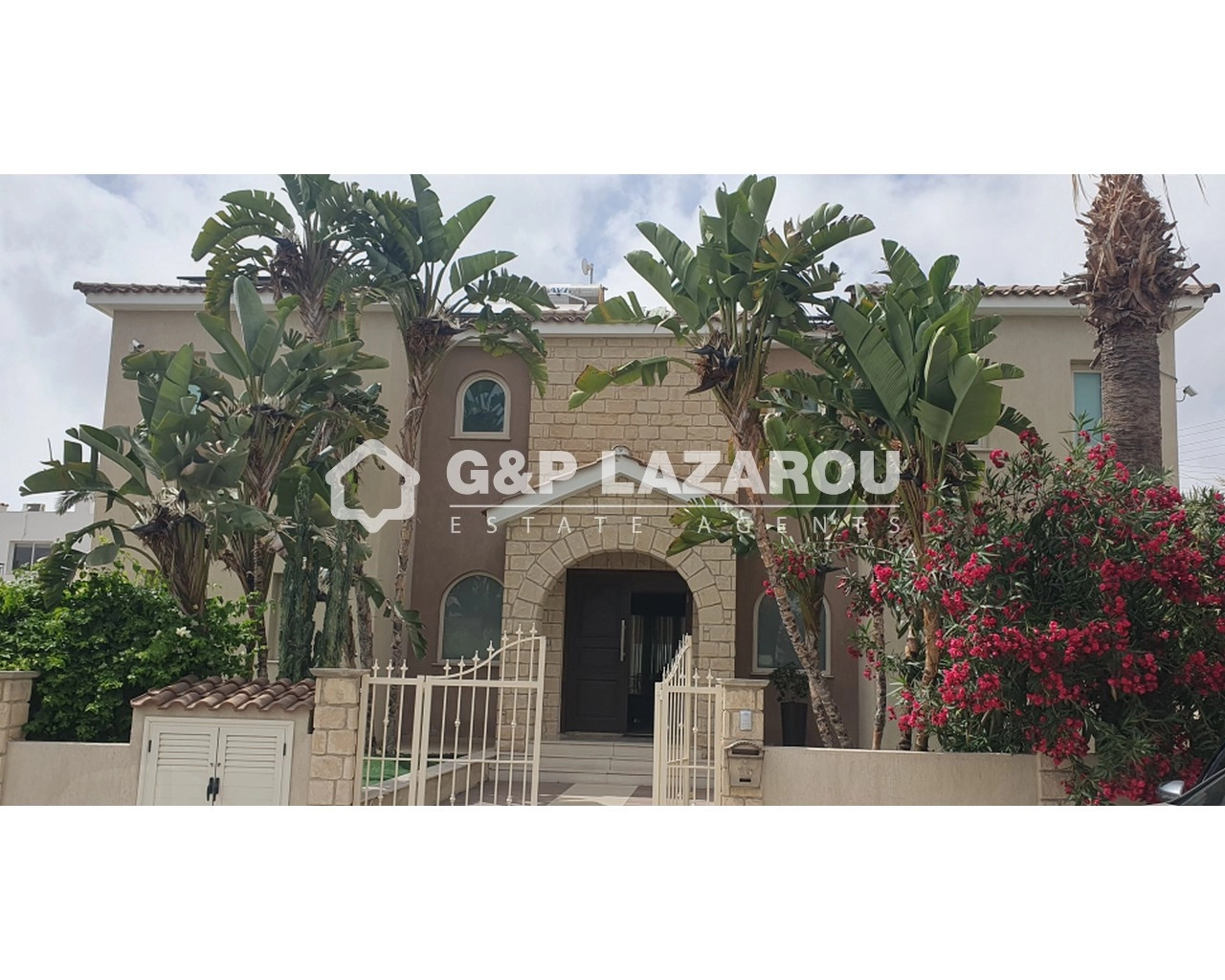 6+ Bedroom House for Sale in Paphos – Universal