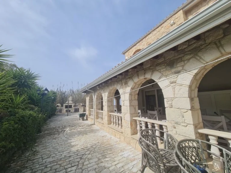 4 Bedroom House for Sale in Pano Arodes, Paphos District