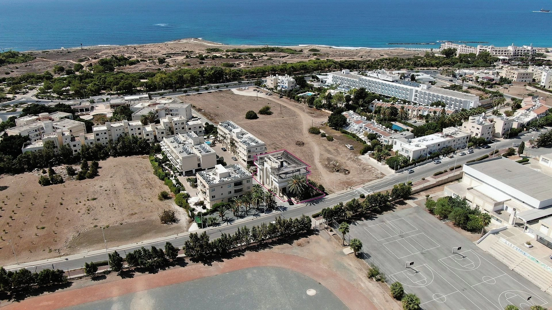 260m² Building for Sale in Tombs Of the Kings, Paphos District