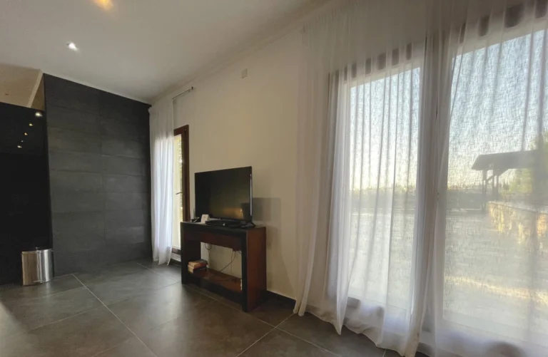 5 Bedroom House for Sale in Kouklia Pafou, Paphos District