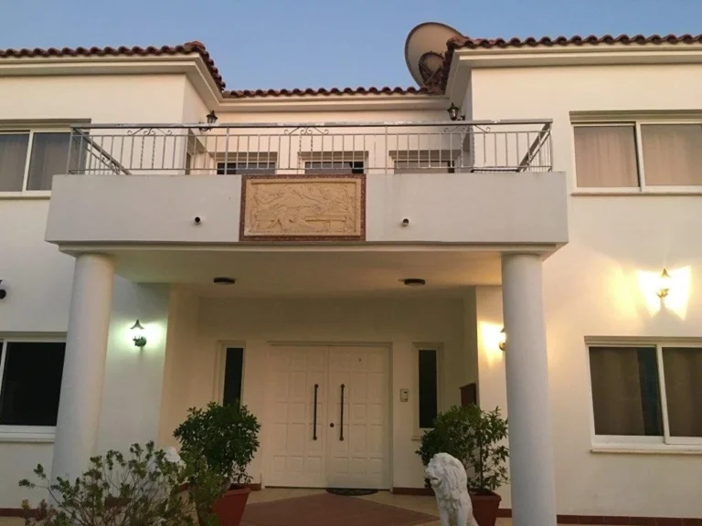 5 Bedroom House for Sale in Pervolia Larnacas