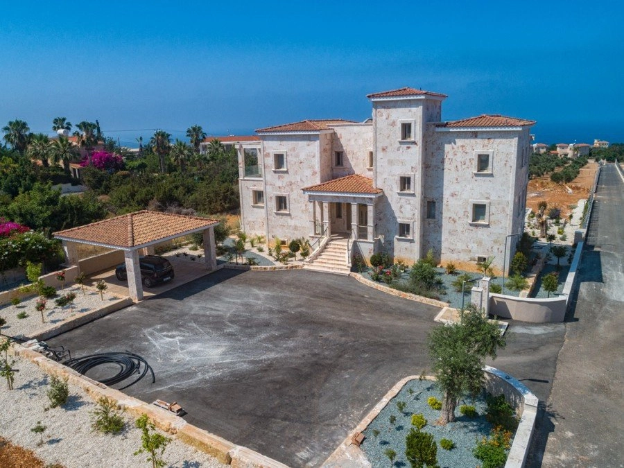 6+ Bedroom House for Sale in Paphos District