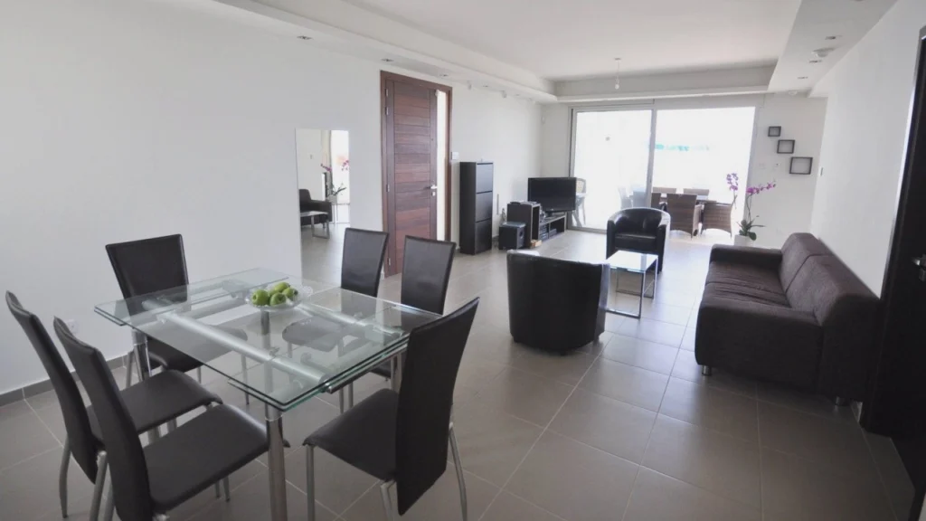 3 Bedroom Apartment for Sale in Pervolia Larnacas