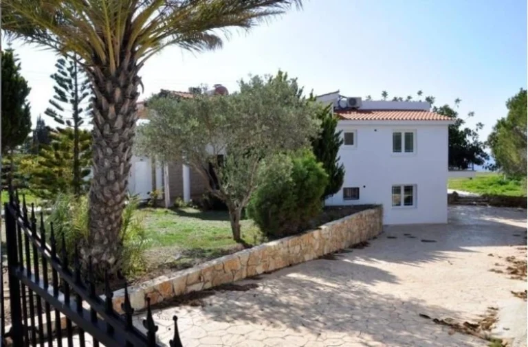 6+ Bedroom House for Sale in Paphos District
