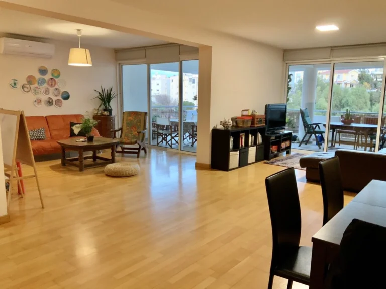 4 Bedroom Apartment for Sale in Nicosia – Lykavitos