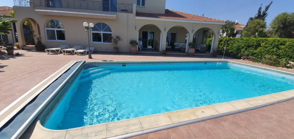 5 Bedroom House for Sale in Livadia Larnakas, Larnaca District