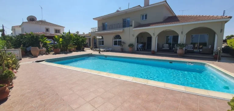 5 Bedroom House for Sale in Livadia Larnakas, Larnaca District