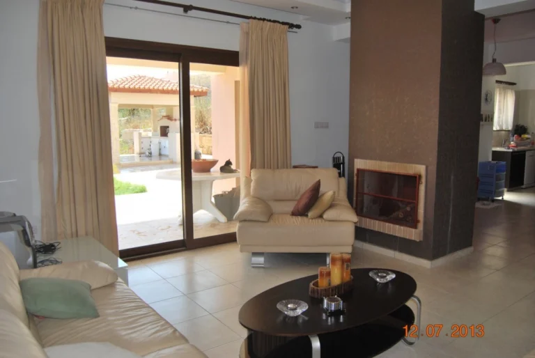 3 Bedroom House for Sale in Armou, Paphos District