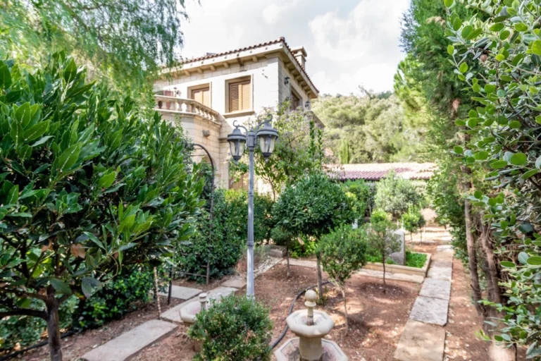 4 Bedroom House for Sale in Moniatis, Limassol District