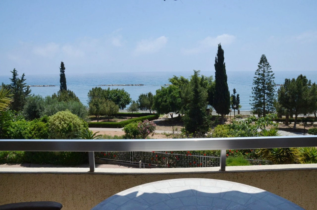4 Bedroom Apartment for Sale in Agios Tychonas, Limassol District